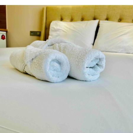 Port Twins Suites No2 Piraeus Bagian luar foto