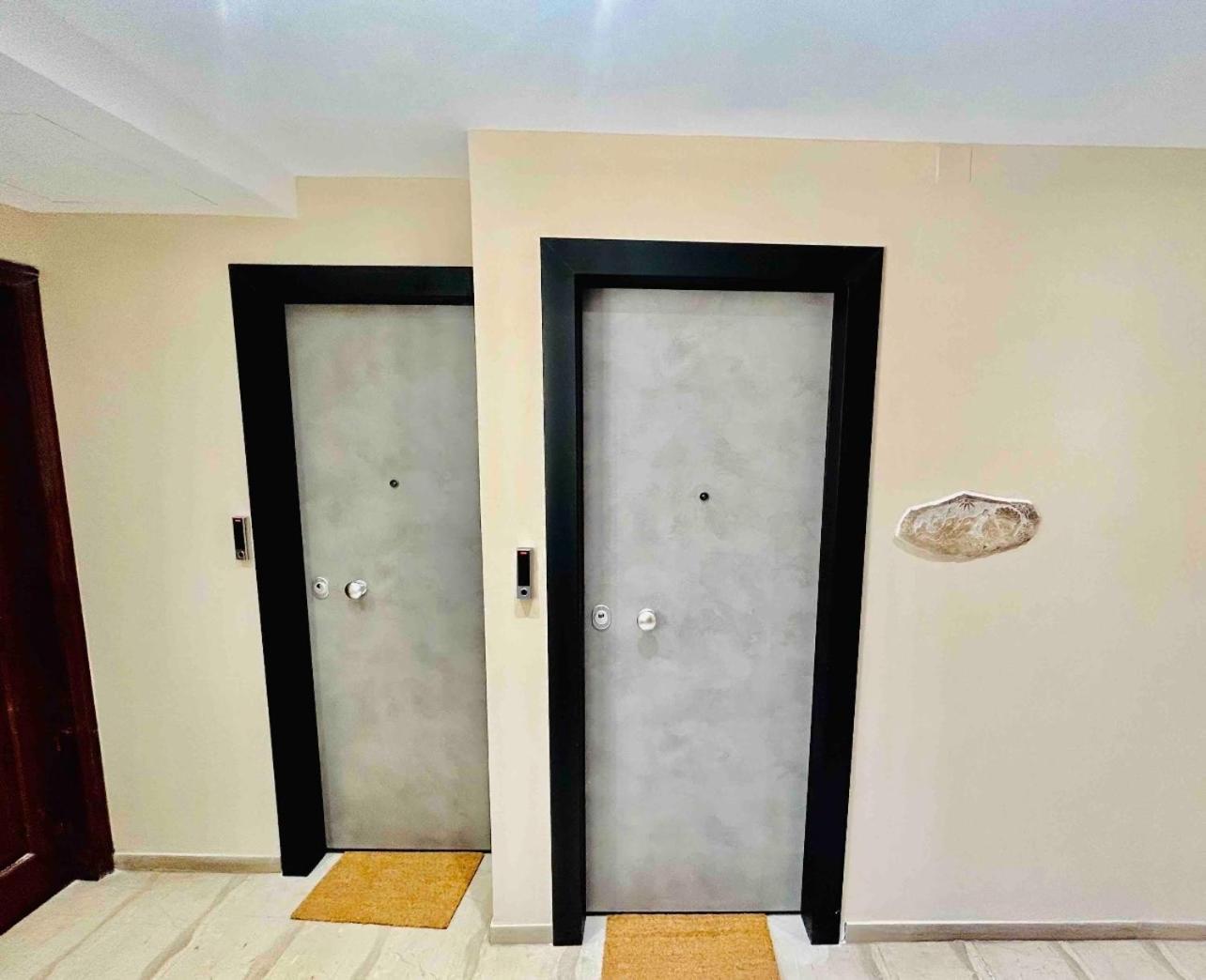 Port Twins Suites No2 Piraeus Bagian luar foto