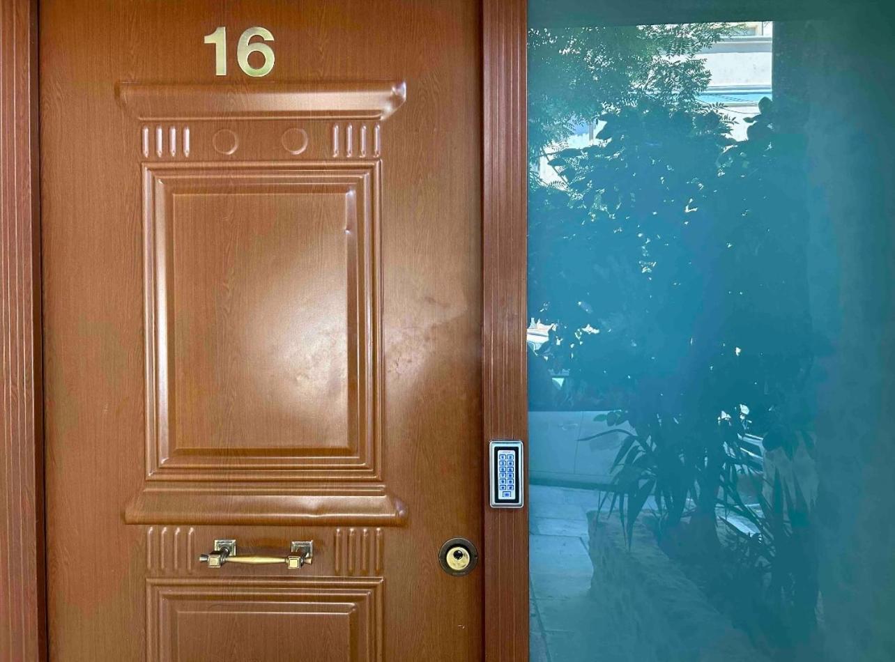 Port Twins Suites No2 Piraeus Bagian luar foto