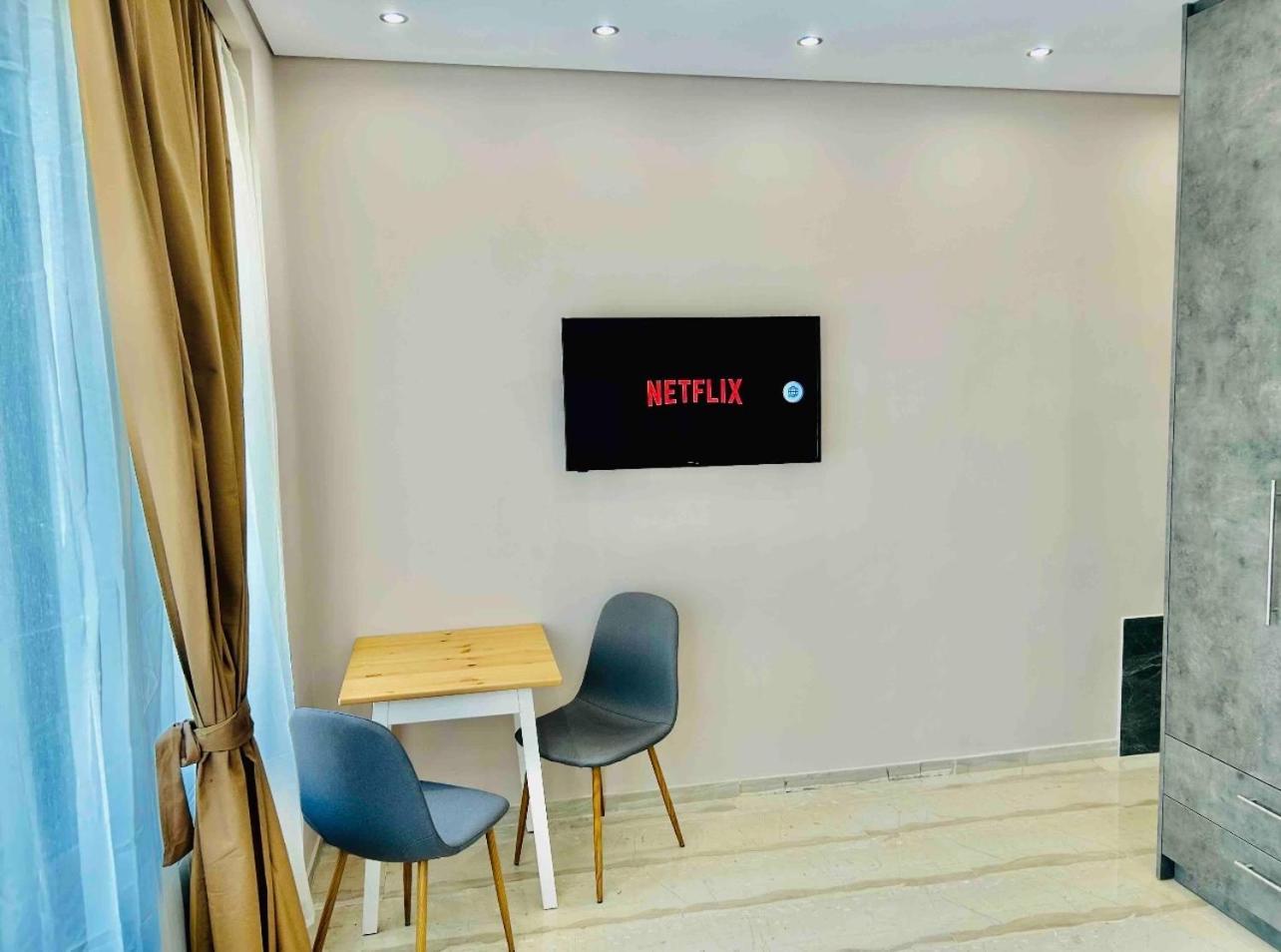 Port Twins Suites No2 Piraeus Bagian luar foto