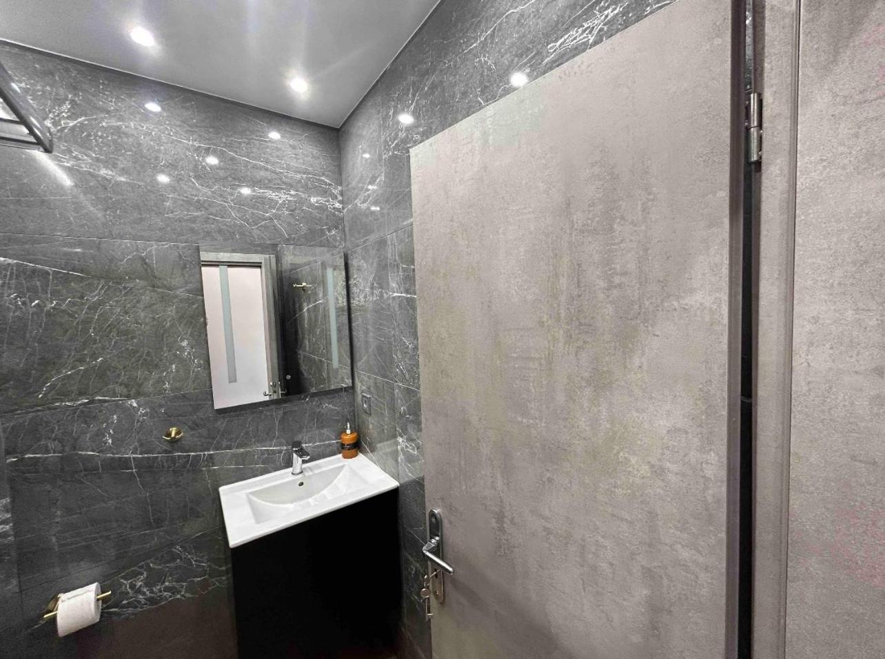 Port Twins Suites No2 Piraeus Bagian luar foto