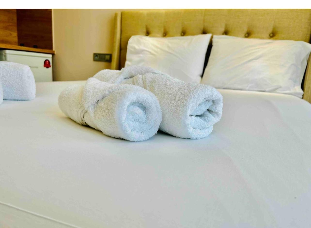 Port Twins Suites No2 Piraeus Bagian luar foto